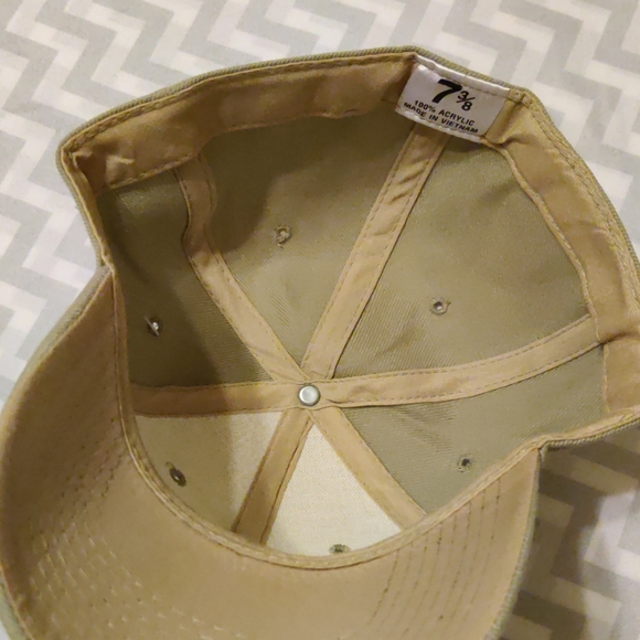 Solid color fitted cap - Picture 3 of 3